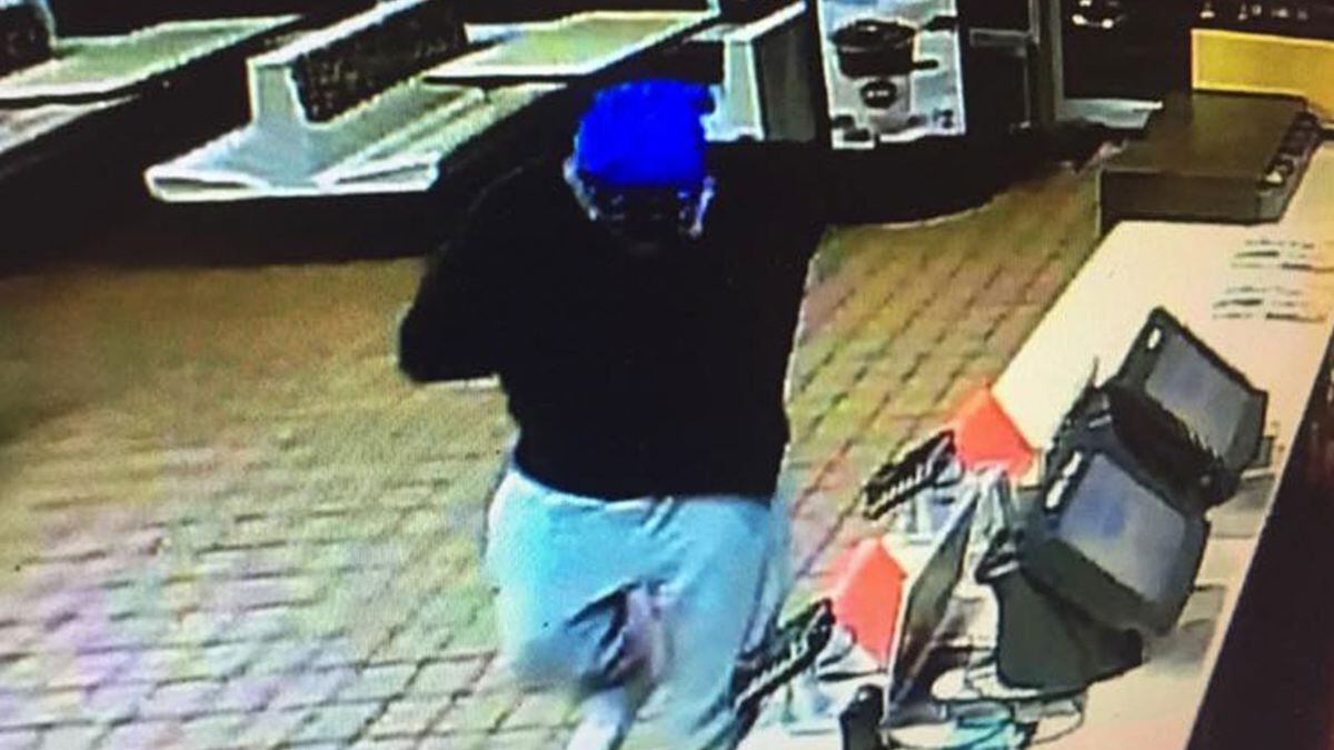 Watch Armed Robbers Hit Mcdonalds Likely Connected To Other Crimes