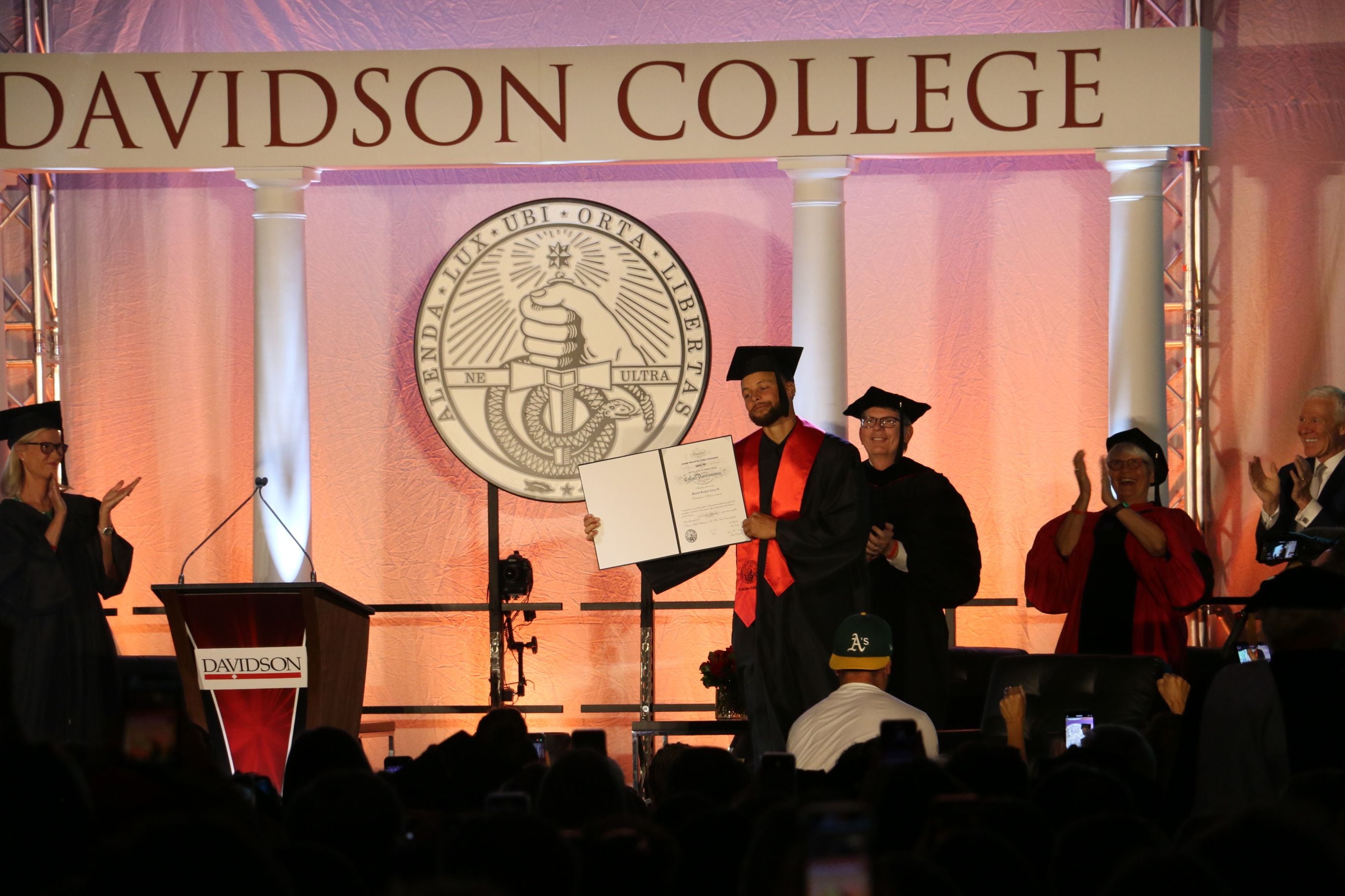 Steph Curry graduates, Davidson College retires jersey