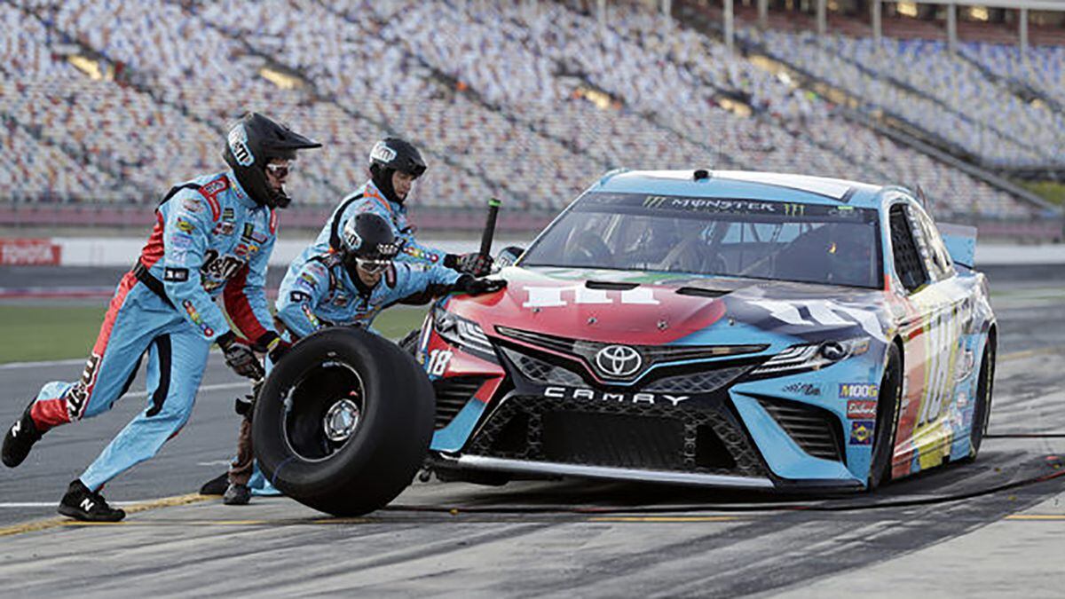 Kyle Larson takes first NASCAR AllStar victory with Harvick push