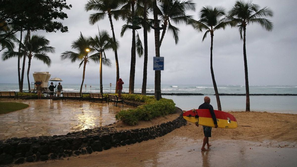 Winds die down, rain still a threat in Hawaii after Lane turns into