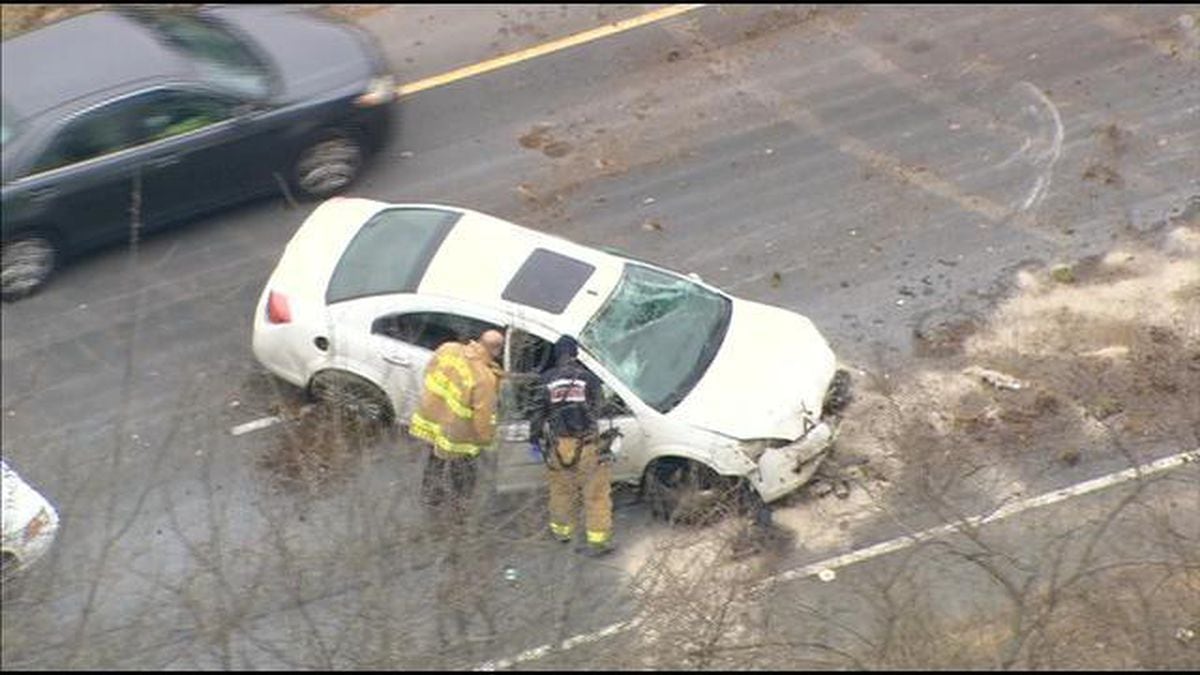 Multiple vehicle crash slows traffic on Independence Blvd.